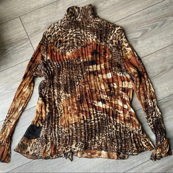 Laura Leopard Print Raffle  Blouse - Picture 14 of 16